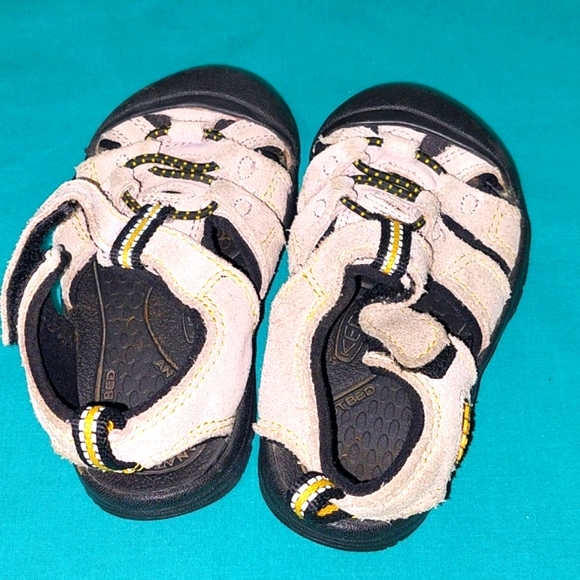 Keen Shoes Keen Toddlers Size 4 Tan And Yellow Hiking Water Shoes